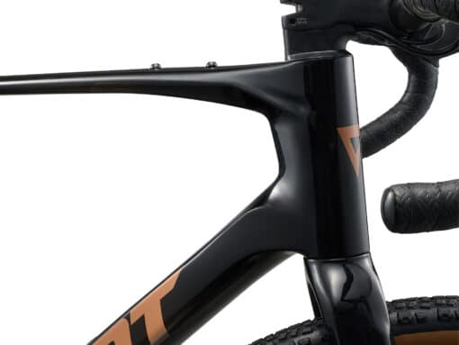 Giant Revolt Advanced 2 Carbon gravel ratas, hall, L | E-pood Tootemaailm Must maanteeratta raam ja lenks lähivaatel valgel taustal