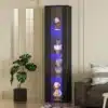 LED-valgustusega vitriinkapp kollektsioonidele 4 riiuliga | E-pood Tootemaailm Must vitriinkapp sinise valgustusega ja dekoratiivsed kujukesed elutoas