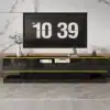 Kõrgläikega telerikapp 3 sahtli ja LED-valgustusega | E-pood Tootemaailm Mustast läikiv TV-kapp kuldsete detailidega modernses elutoas
