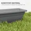 Plastist ristkülikukujulised aknakastid taimedele 5 tk | E-pood Tootemaailm Hall plastist istutuskast murul, tekstiga „Kunststoff-Material”