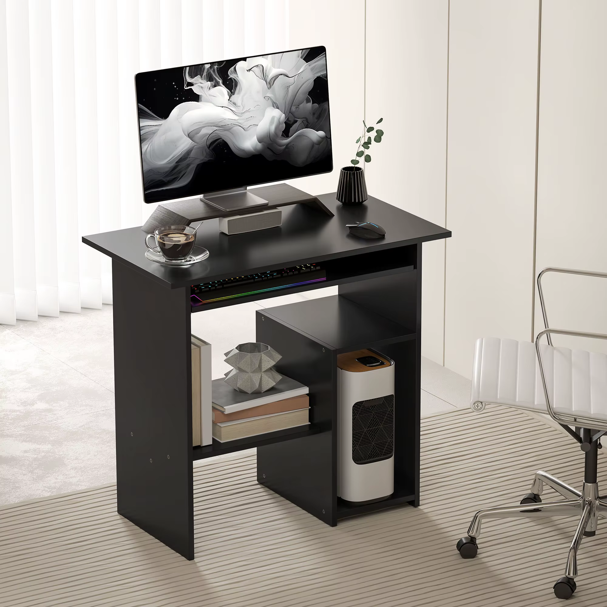 Must töölaud arvuti, monitori, tassi ja dekoratsioonidega kaasaegses toas