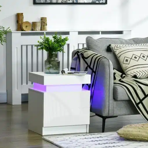 LED-valgustusega öökapp kahe sahtliga | E-pood Tootemaailm Valge LED-valgustusega öökapp elutoas diivani kõrval