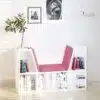 Laste raamaturiiul istumispingiga ja 6 hoiukambriga | E-pood Tootemaailm Valge raamaturiiul sisseehitatud roosa istmepadja, seljatoe ja raamatutega heledas elutoas