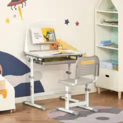 Laste reguleeritav kirjutuslaud halli tooli, laualambi ja raamatuhoidikuga lastetoas