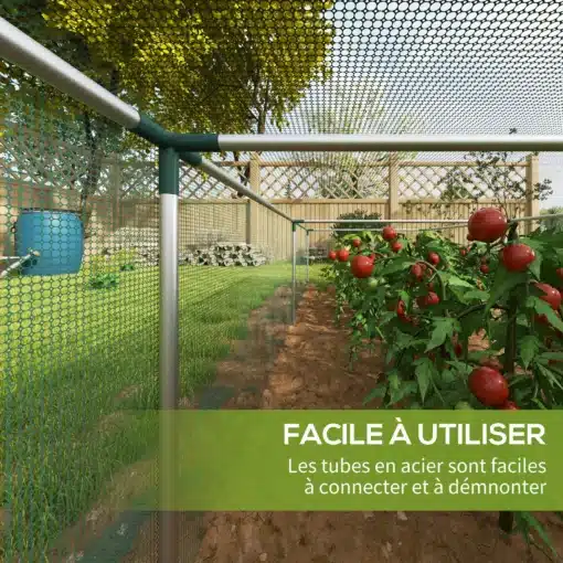 Putukavõrguga madal kasvuhoone peenrale 125 × 373 × 62,5 cm | E-pood Tootemaailm Aias kasvavate tomatite kohal paiknev metalltorudest ja võrgust katte raamistik