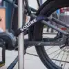 Jalgratta kettlukk võtmega 10 mm 85 cm | E-pood Tootemaailm Squire kettlukk kinnitab elektrijalgratta raami ja tagaratta metallposti külge