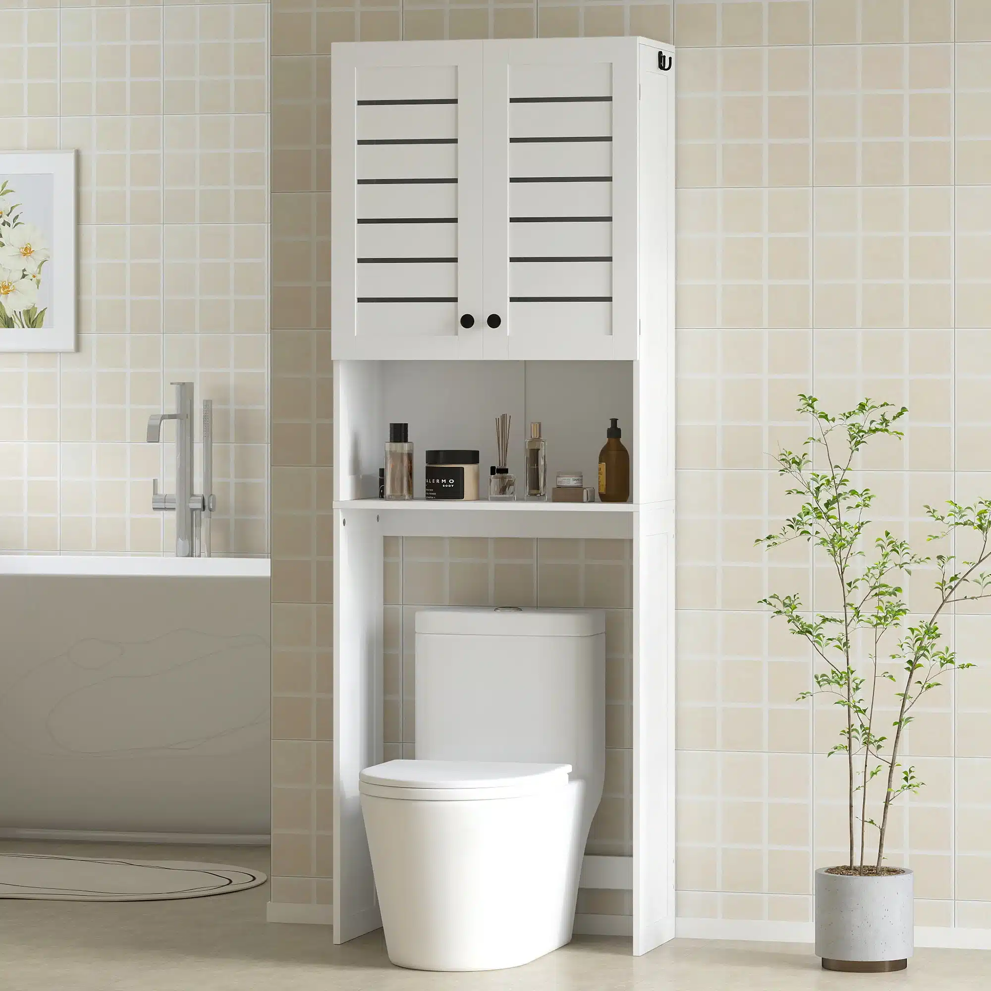 Valge WC-kapp ribipaneelidega ustega ja avatud riiuliga tualeti kohal