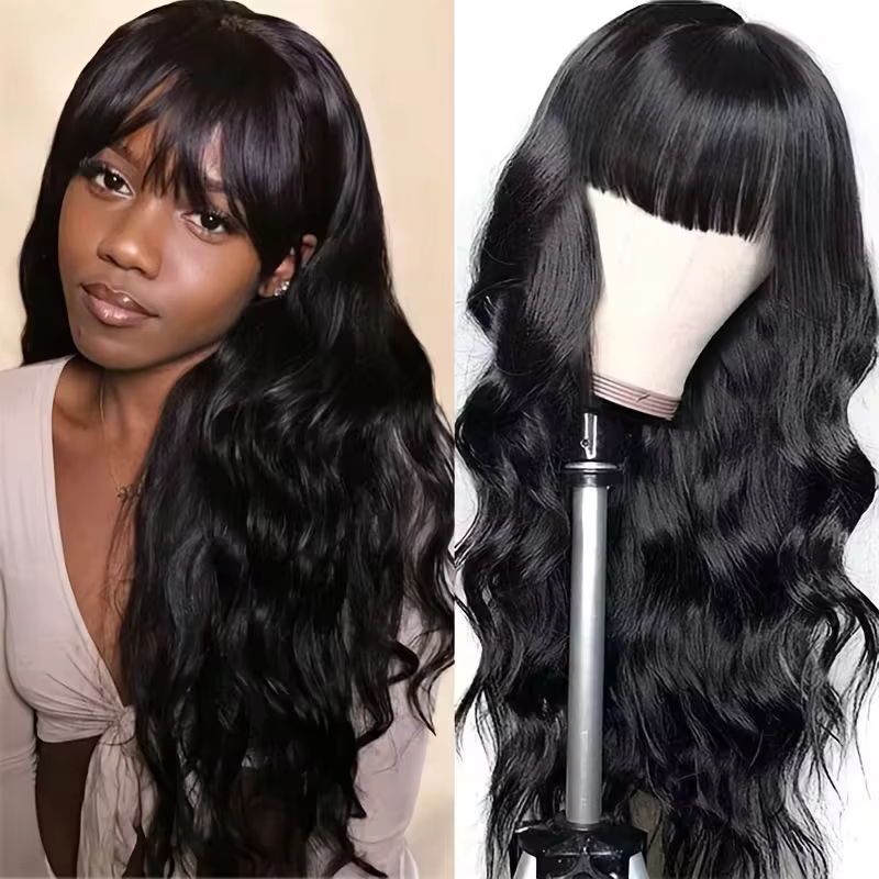 Pikk must laineline tukaga parukas modellil ja parukapeal, läikivate lokkide ning sirge tukaga.