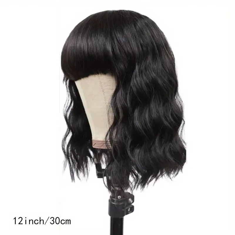 Must laineline parukas sirge tukaga mannekeenipeal, pildil märgitud pikkus 30 cm (12 tolli).