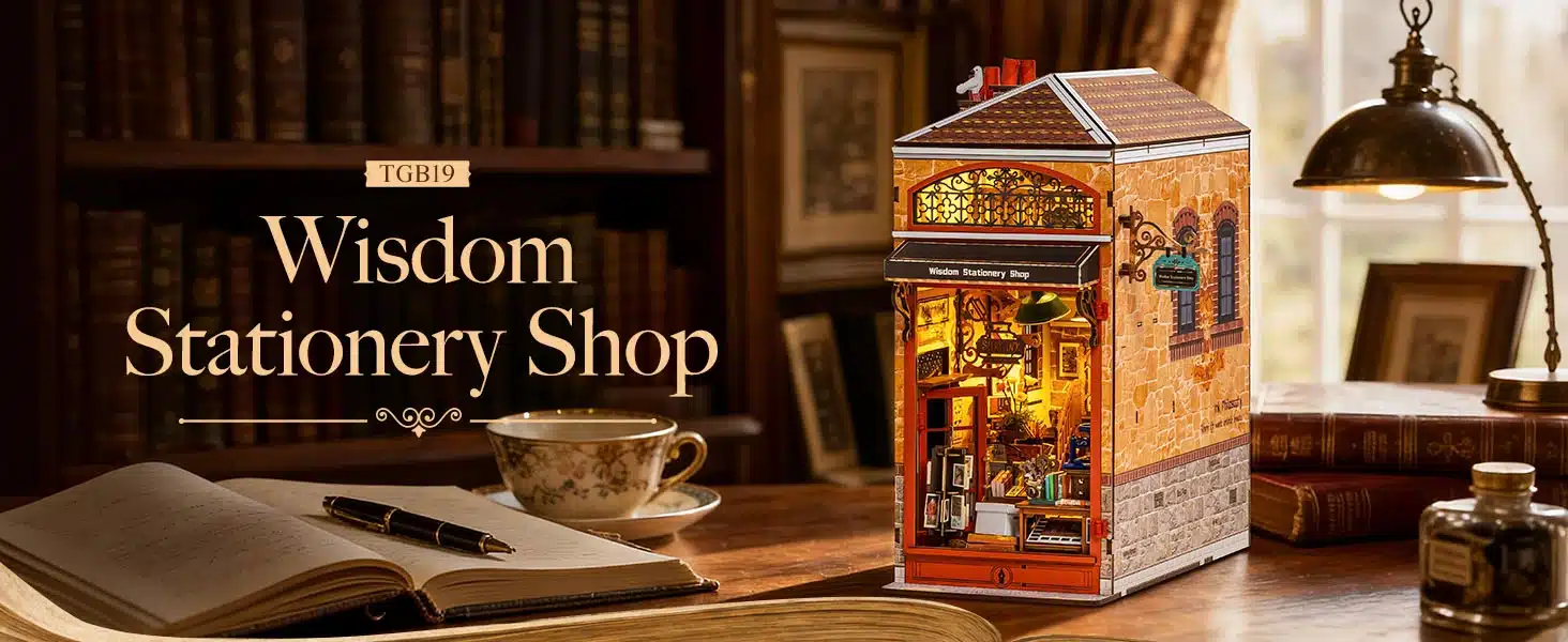 TGB19 Wisdom Stationery Shopi miniatuurne kirjatarvete poe mudel laual raamatu ja teetassiga