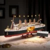 Puidust kruiisilaeva 3D-pusle LED-valgustusega, 433 osa | E-pood Tootemaailm Puidust kruiisilaeva 3D-pusle LED-valgustusega, 433 osa