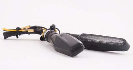 mustad LED-suunatuled kollaste juhtmetega