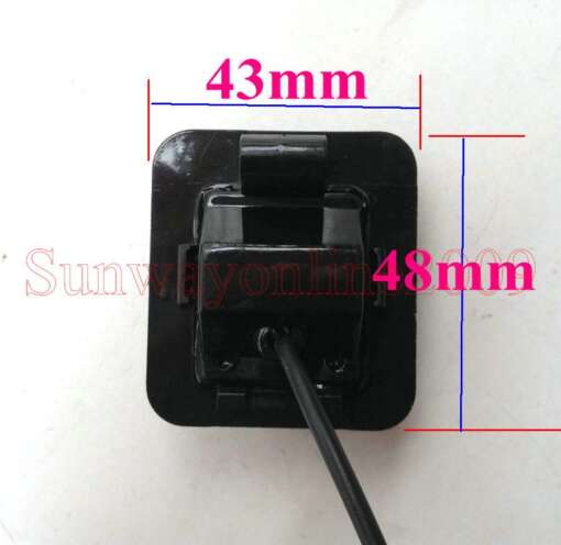 must ristkülikukujuline autokaamera mõõtudega 43x48mm