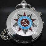 hõbedane taskukell punase tähe ja sirbi-mõõga sümboliga