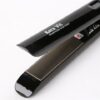 Genereeri väga lühike (max 10 sõna), eestikeelne, SEO-sõbralik ALT-tekst, kasutades infot: – {{product_name}} (kui saadaval) – {{product_category}} (kui saadaval) – Hair iron Kui {{product_name}} ja {{product_category}} pole saadaval, keskendu vaid Hair iron märksõnadele. Ära kasuta sõnu nagu „pilt“, „foto“, „illustratsioon ega muud sarnast. Veendu, et tekst sisaldab olulisi märksõnu ja vastab kõrgetele SEO-standarditele.