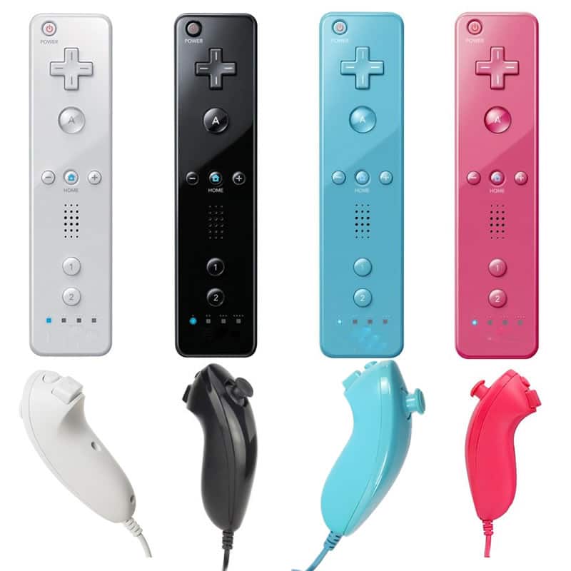 neli erinevat värvi juhtmeta mängupulti ja nunchuk lisaseadet