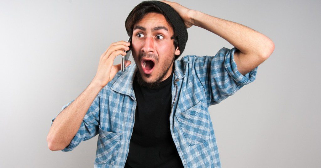 Kuidas valida nutitelefoni? | E-pood Tootemaailm Murelik mees räägib nutitelefoniga
