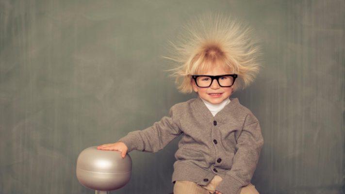 Kuidas juustest staatilist elektrit ära saada? | kujundav pilt e-kaubamaja pildikogust