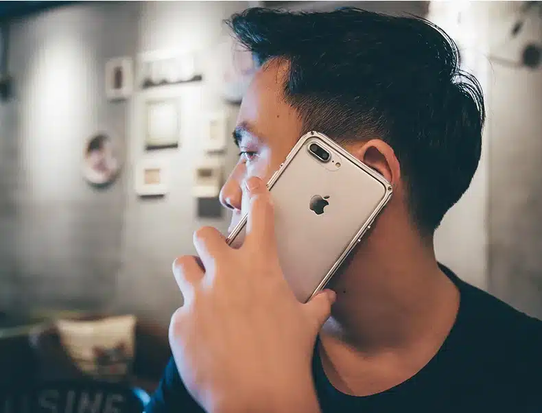 Tolmukindel ümbris iPhone-ile | kujundav pilt e-kaubamaja pildikogust