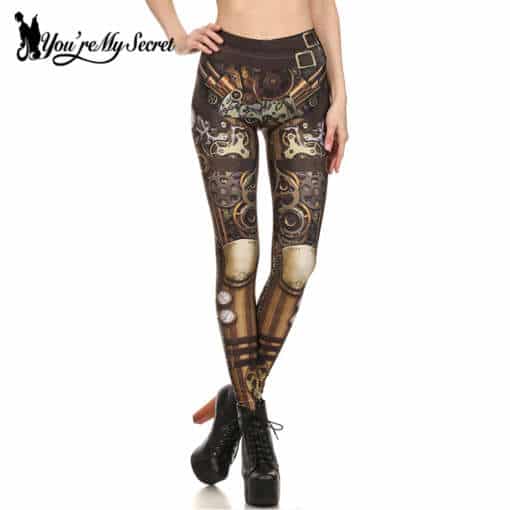 naine kannab prinditud mustriga retuuse, millel on steampunk stiilis detailid