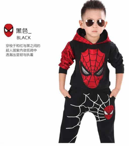 mustad ja punased poiste dressid spidermani motiiviga