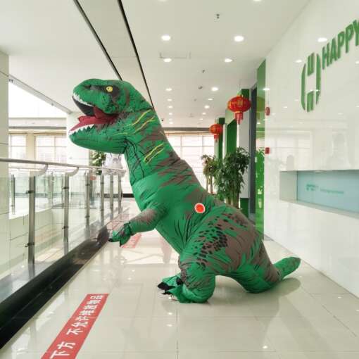 täiskasvanute täispuhutav dinosaurus kostüüm siseruumides