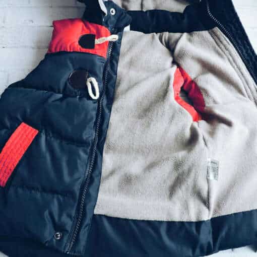 Soe kapuutsiga vest lastele
