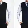 kaks meest kannavad tumedaid v-kaelusega veste, üks must ja teine tumesinine, valge triiksärgi ja lipsuga