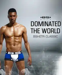 mees kannab sinise ja valge värviga bokserpükse