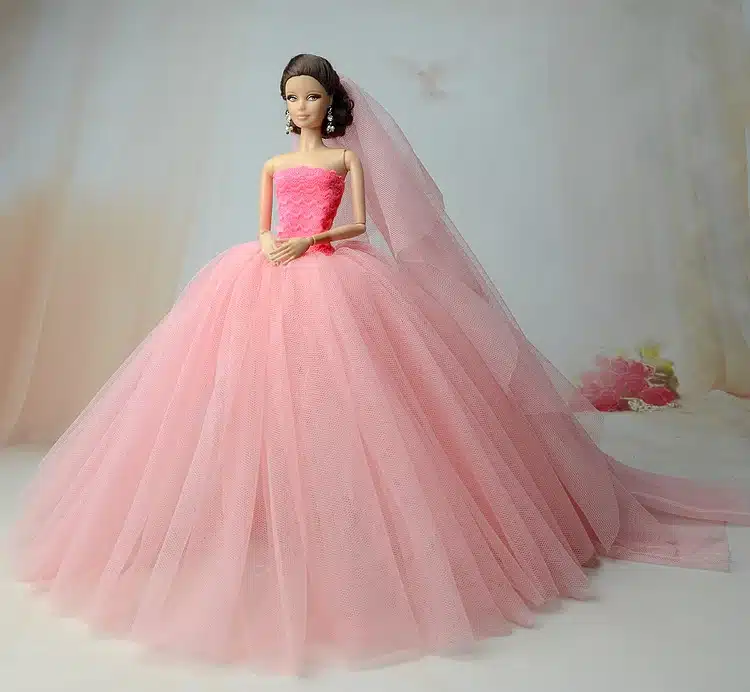 Uhked kleidid Barbie nukkudele | kujundav pilt e-kaubamaja pildikogust