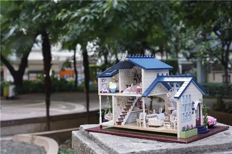 Kokkupandav miniatuurne romantiline nukumaja tüdrukutele | kujundav pilt e-kaubamaja pildikogust