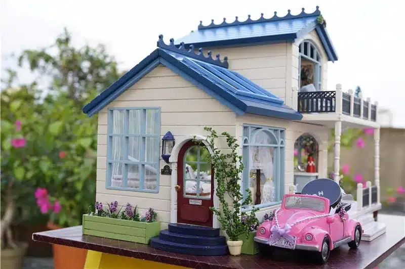 Kokkupandav miniatuurne romantiline nukumaja tüdrukutele | kujundav pilt e-kaubamaja pildikogust