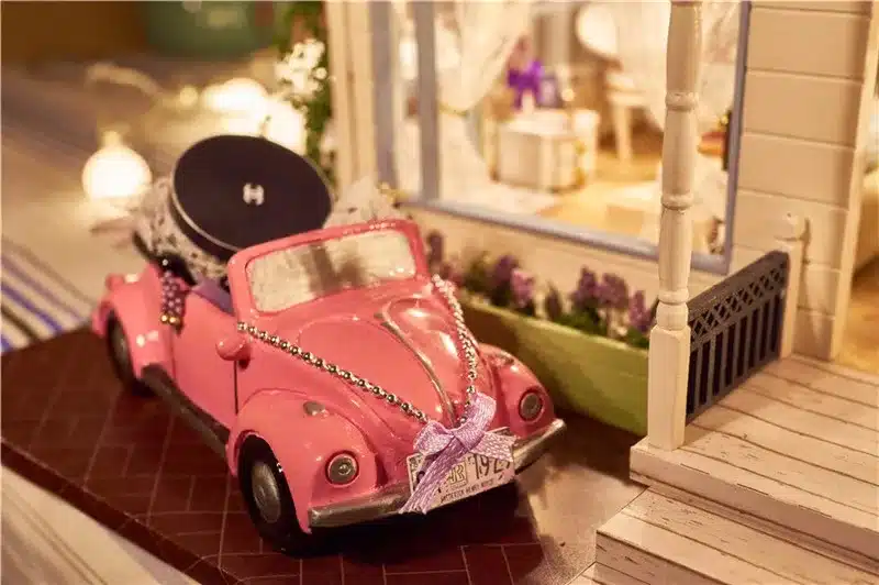 Kokkupandav miniatuurne romantiline nukumaja tüdrukutele | kujundav pilt e-kaubamaja pildikogust