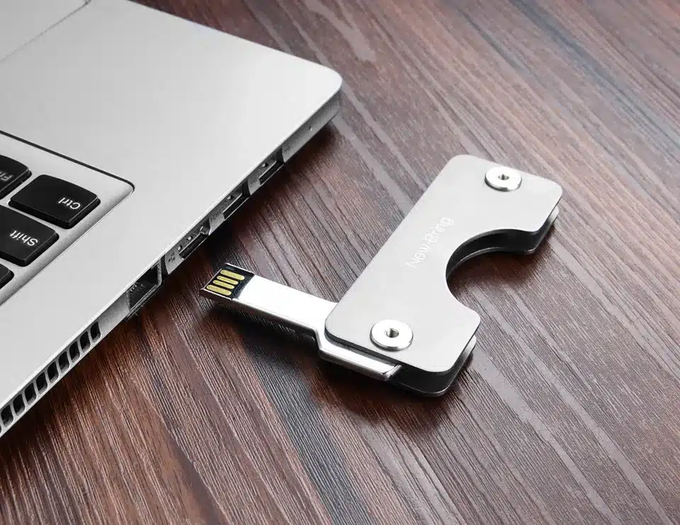 NewBring Aluminum Metallic EDC Key Wallets Men car Key Holder Smart Housekeeper New Design EDC Keys Organizer Keychain Bag Purse 13