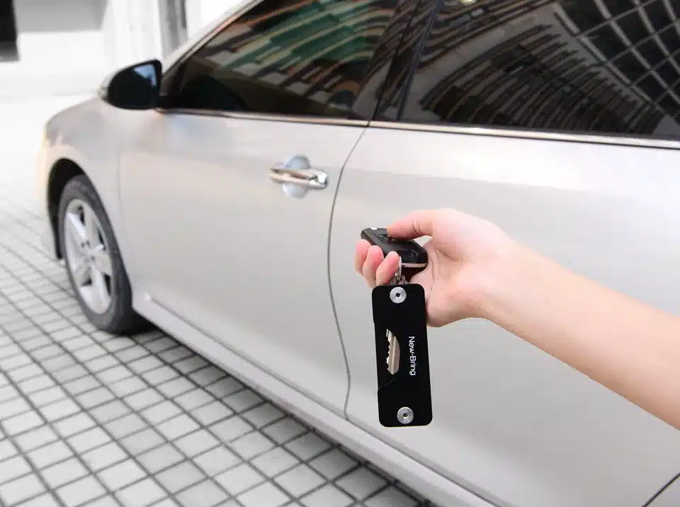 NewBring Aluminum Metallic EDC Key Wallets Men car Key Holder Smart Housekeeper New Design EDC Keys Organizer Keychain Bag Purse 18