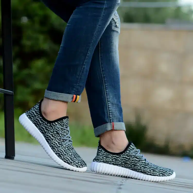 Hot sales Despicable Me Graffiti Casual Shoes Men Cartoon Character Couple Shoe Cute Minion Canvas Shoes No logo 24