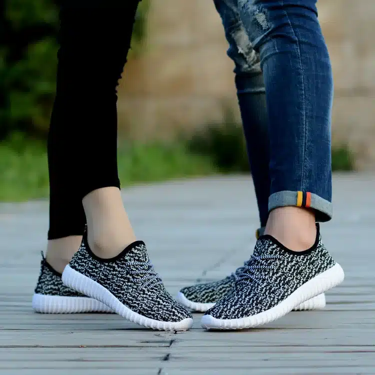Hot sales Despicable Me Graffiti Casual Shoes Men Cartoon Character Couple Shoe Cute Minion Canvas Shoes No logo 26