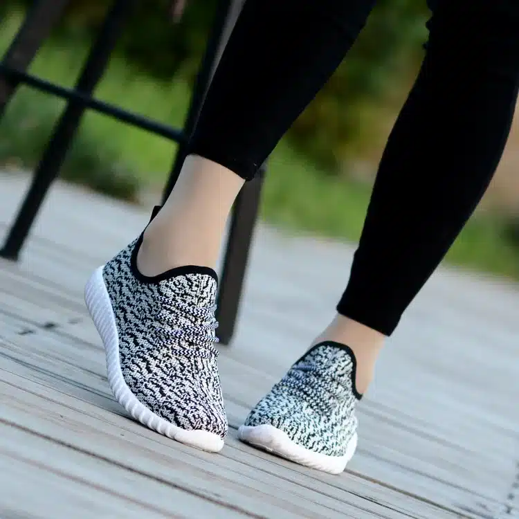 Hot sales Despicable Me Graffiti Casual Shoes Men Cartoon Character Couple Shoe Cute Minion Canvas Shoes No logo 49