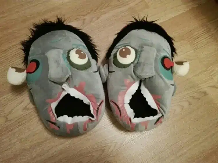 Free Shipping 1Pair Plush Zombie Slippers / Ravenous Zombie Warm Slippers ctx11 Home Halloween funny shoes gift 11
