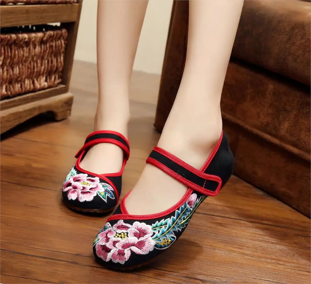 New Arrive Old Peking Cloth Embroidery Women Shoes Chinese Flats Mary Janes Casual Walking Dance Soft Shoes Woman Plus Size 41 4