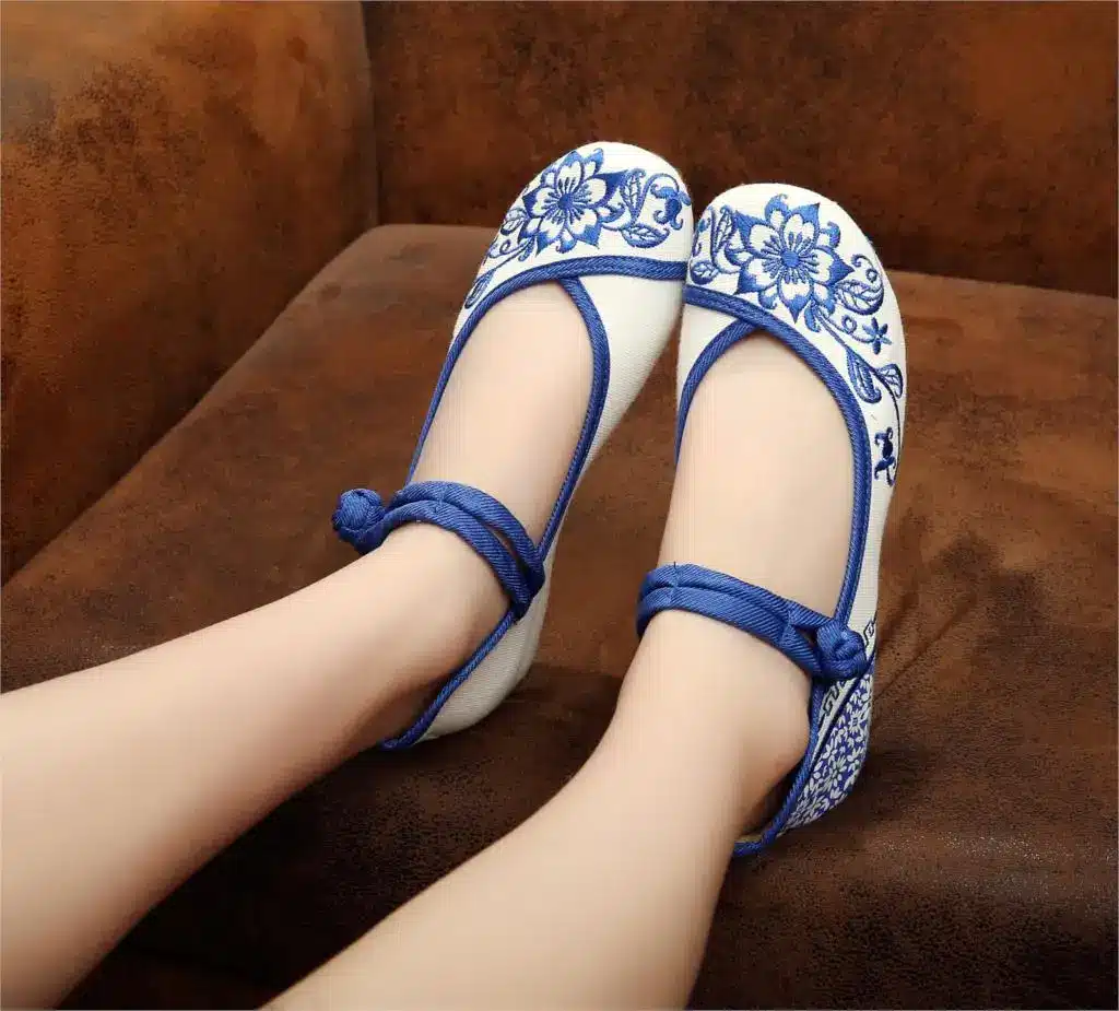 New Arrive Old Peking Cloth Embroidery Women Shoes Chinese Flats Mary Janes Casual Walking Dance Soft Shoes Woman Plus Size 41 13