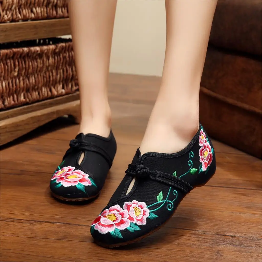 Vintage Women Flats Old Peking Shoes Chinese Flower Embroidery Comfortable Soft Canvas Dance Ballet Shoes Plus Size 41 18