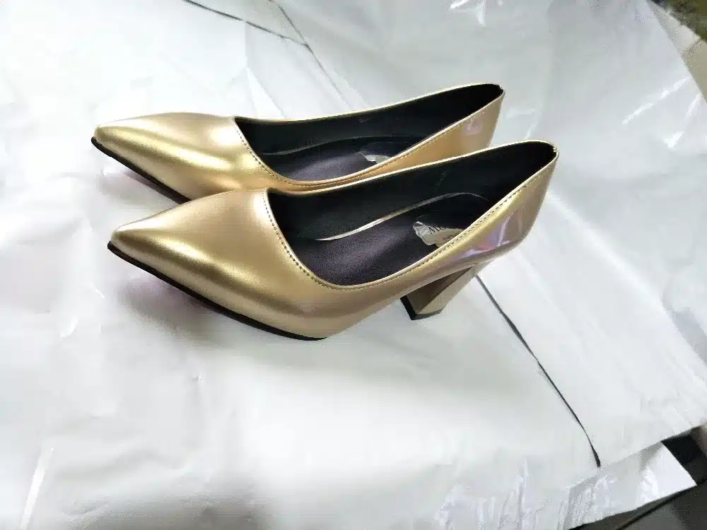 AREQW 2017 summer Office shoes Women Pumps high heels Party Simple Pointed Shallow high heels Woman Office leather shoes women 8
