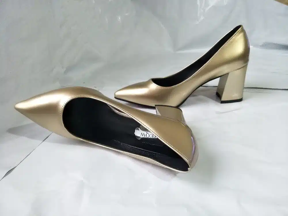 AREQW 2017 summer Office shoes Women Pumps high heels Party Simple Pointed Shallow high heels Woman Office leather shoes women 12