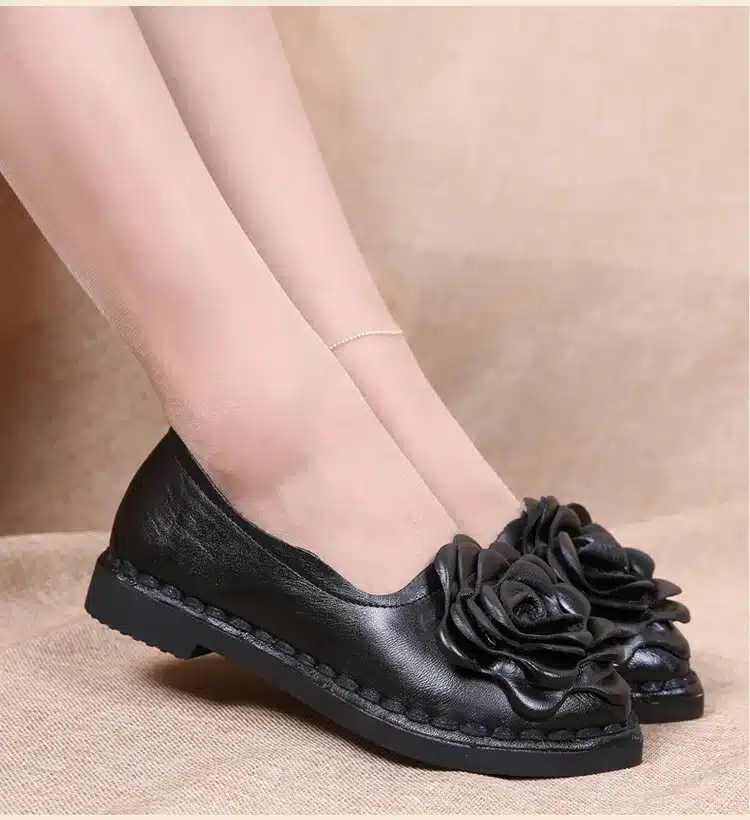 2017 New Vintage Handmade Folk Style Women Flats Casual Shoes Genuine Leather Lady Soft Bottom Shoes for Mother Fashion Loafers 32