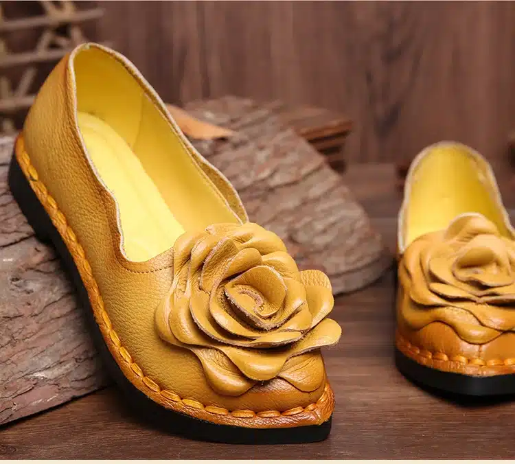 2017 New Vintage Handmade Folk Style Women Flats Casual Shoes Genuine Leather Lady Soft Bottom Shoes for Mother Fashion Loafers 35
