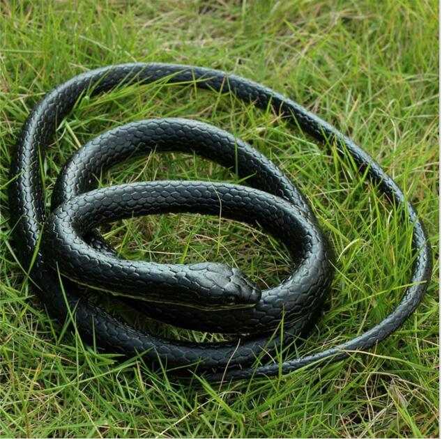 must kummist madu rohelisel murul