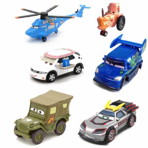 kuus erinevat värvilist mänguautot ja helikopter multifilmist
