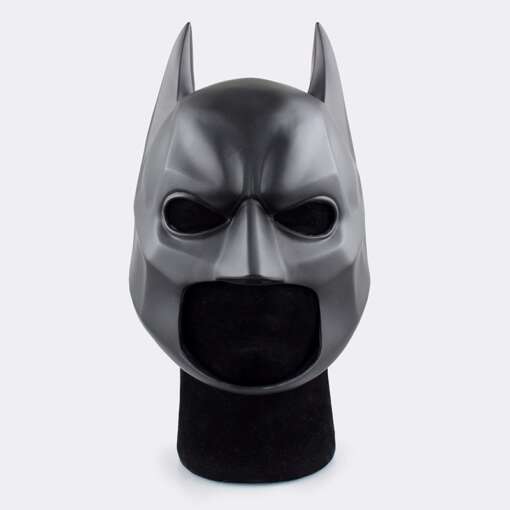 must Batmani mask teravate kõrvade ja avatud suuavaga
