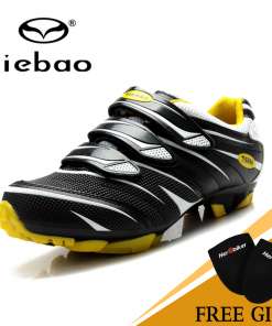 Mustad ja kollased Mugavad ratturi jalanõud, mis on varustatud vastupidavate rihmade, hingava materjali ja tugeva taldusega. Jalanõud on asetatud puhtale valgele taustale.